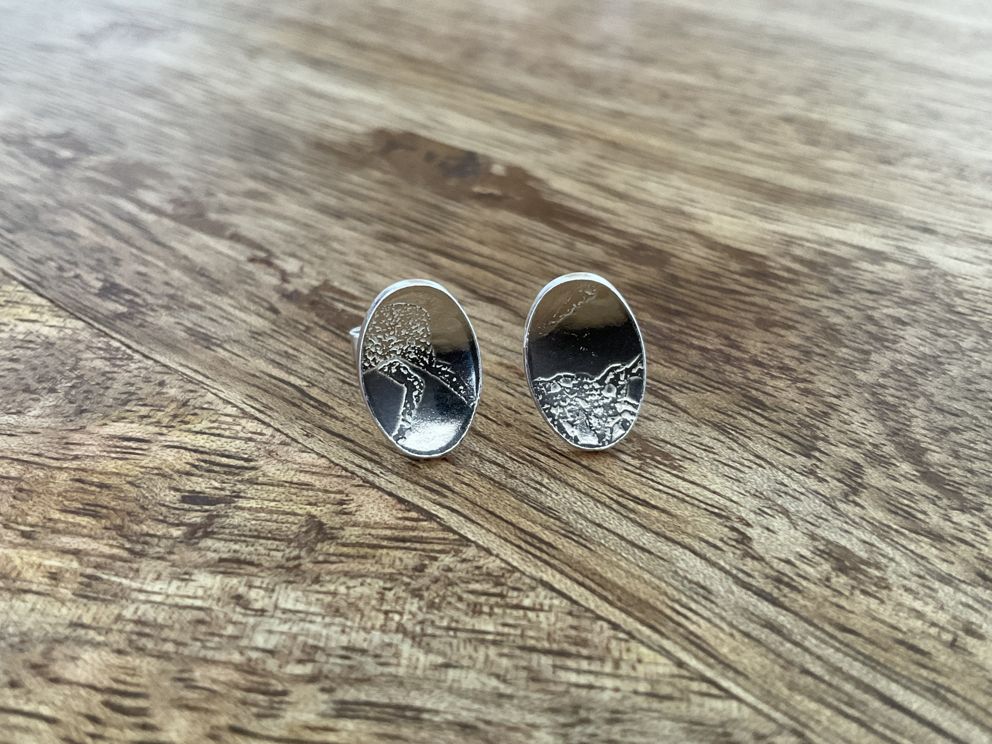 Oval Stag Stud Earrings - Click Image to Close
